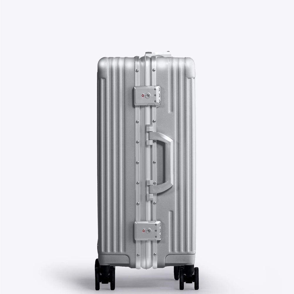 🔥🔥 Nobl All In One Silver Hard-Shell Spinner Carry-On with Front Access 🔥🔥 - Picture 5 of 9